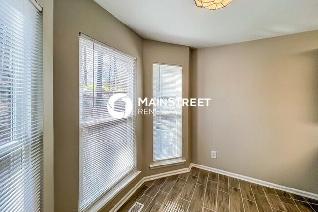 Foto del edificio - 4 Bedroom Pet-Friendly Home in MONTEVALLO, AL with Main Street Renewal