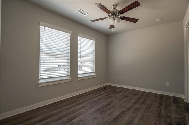 Building Photo - 748 N Honey Locust Bnd