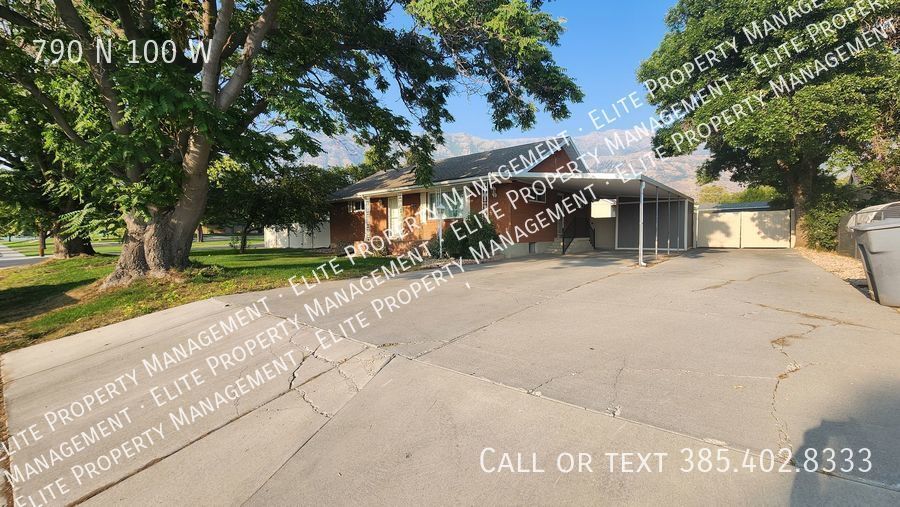 Primary Photo - Huge yard 4 bed, 2 bath home