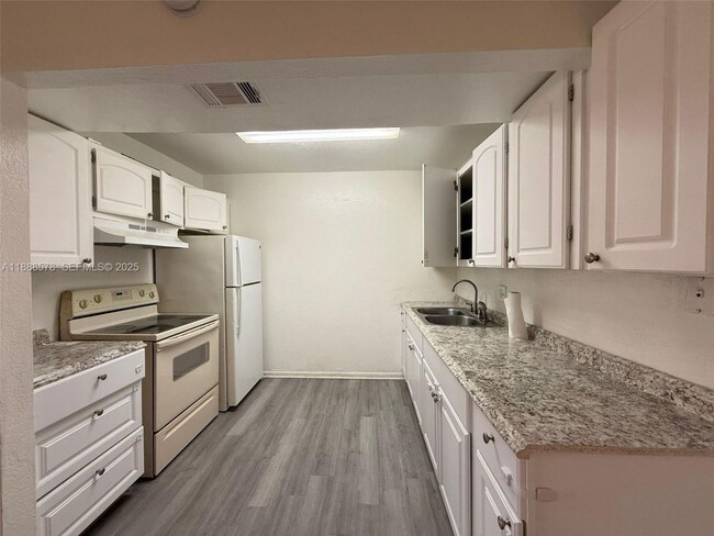 Foto del edificio - 5970 NW 28th St