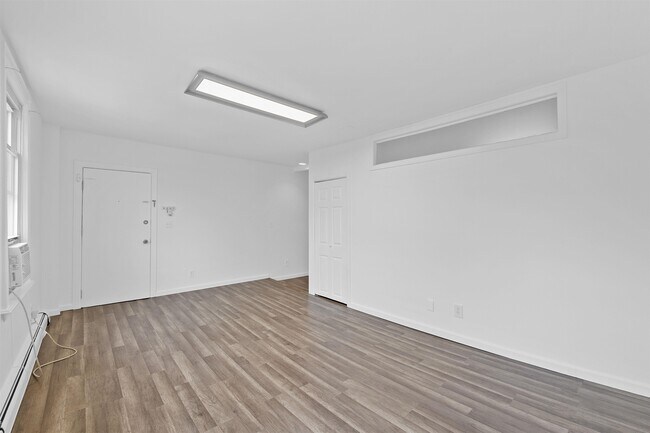 Building Photo - 344 Pavonia Ave