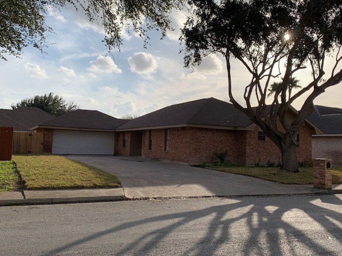 Foto principal - 3005 Pelican Ave