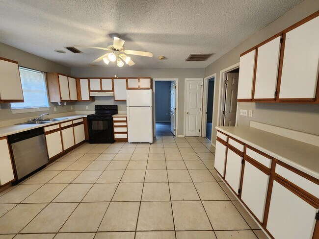 Building Photo - 8104 Exchange St