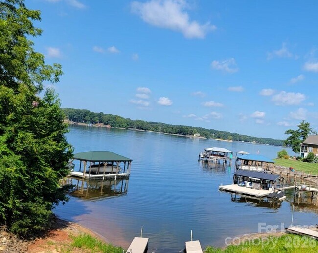 Foto del edificio - 137 Fern Haven Ln