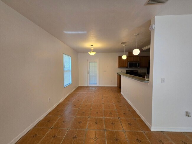 Building Photo - Charming single-story 3-bedroom, 2-bath home