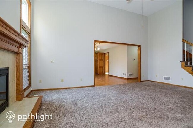 Building Photo - 13303 Redwood Ln, Smithville, MO, 64089