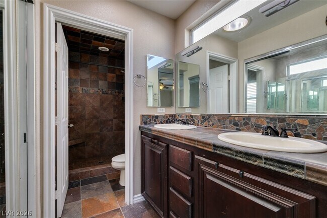 Foto del edificio - 8233 Shaded Arbors St