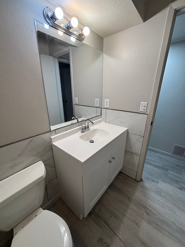 Building Photo - 406 N Main St