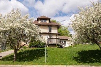 Building Photo - 1321 3rd Ave NW