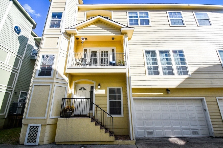 Photo - 1129 W 15th 1 / 2 St