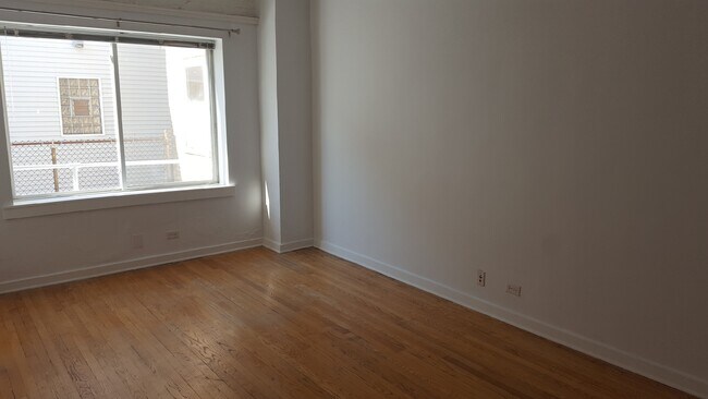 Foto del edificio - 7001 W Higgins Ave