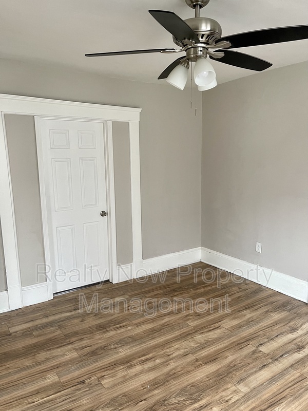 Building Photo - 3302 Woodbridge Ave