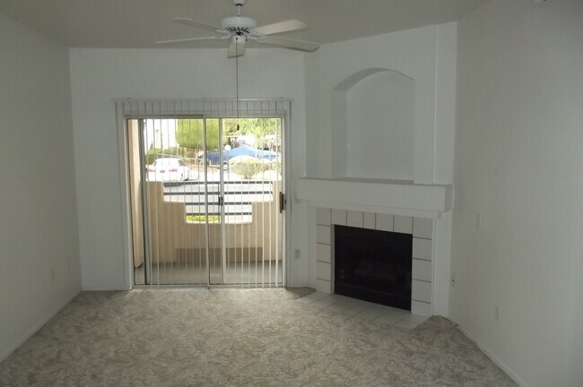 Foto del edificio - 5415 W Harmon Ave