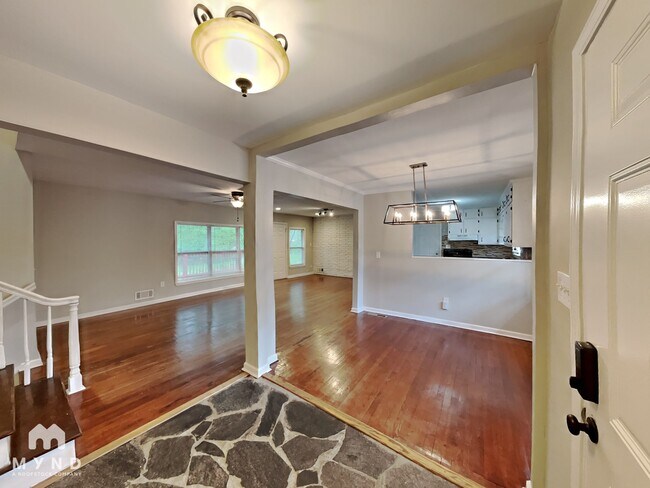 Foto del edificio - 5730 Deerfield Trail