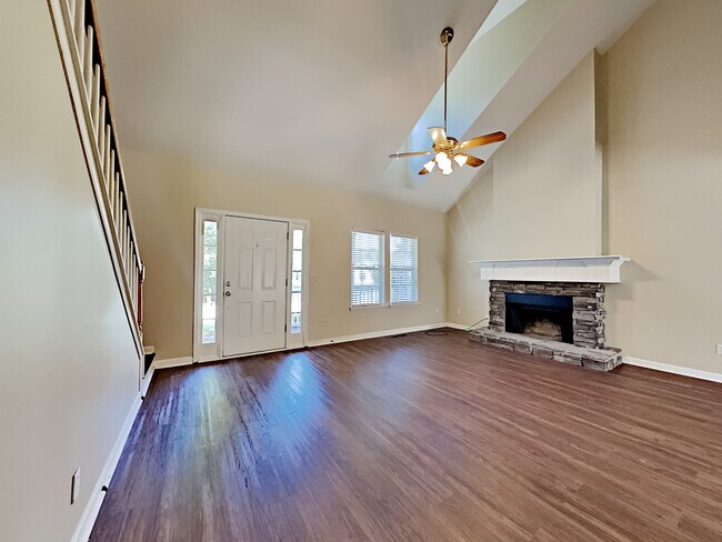 Building Photo - 227 Starlyn Drive
