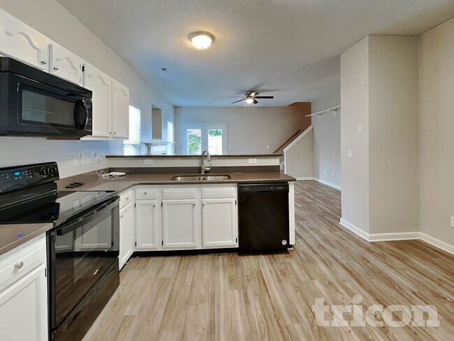 Building Photo - 3803 Riverside Ct