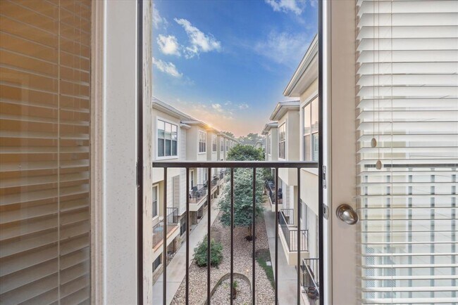 Foto del edificio - 1115 Kinney Ave