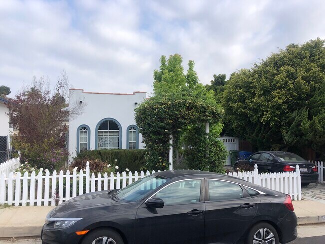 Street view - 419 Campdell St