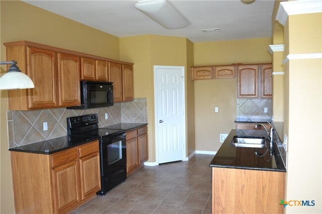 Building Photo - 200 Crowfoot Dr