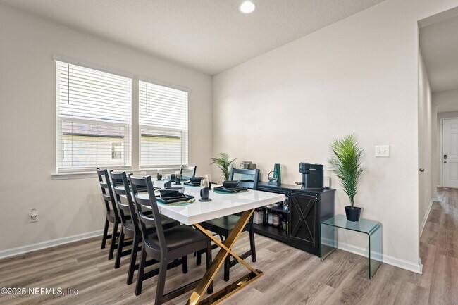 Foto del edificio - 12639 Lake Taylor Ln