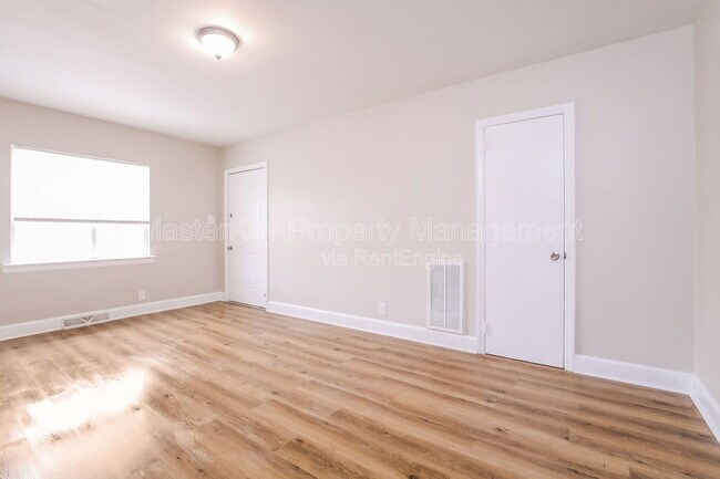 Foto del edificio - 208 E Geer St