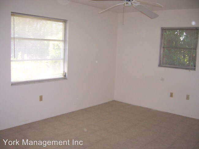 Building Photo - 7207 Manatee St