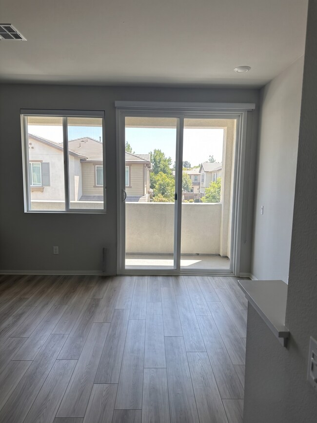 Foto del edificio - 211 N Vincent Ave
