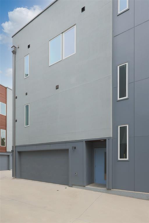 Building Photo - 1511 S Akard St