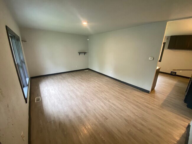 Building Photo - 908 Shasta Dr