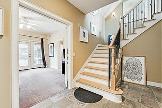 Building Photo - 5422 Lillian St