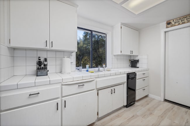 Building Photo - 33030 Rd 233