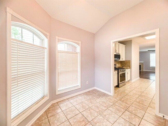 Foto del edificio - 15510 Fir Woods Ln