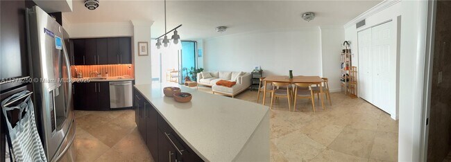 Building Photo - 2655 Collins Ave