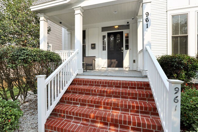 Building Photo - 961 Maltby Ave