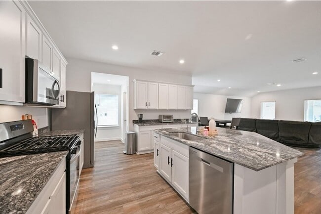Building Photo - 1139 Hughes Crossing Dr