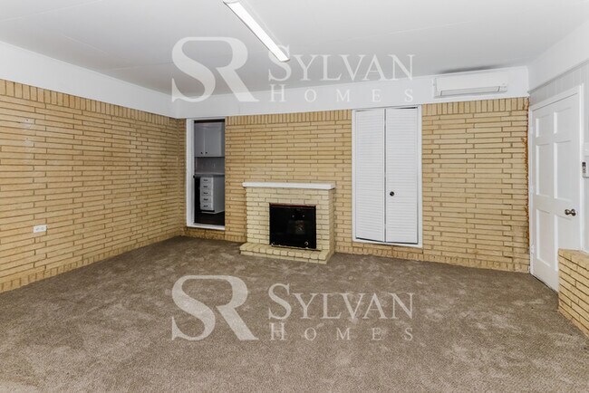 Building Photo - Your dream home awaits