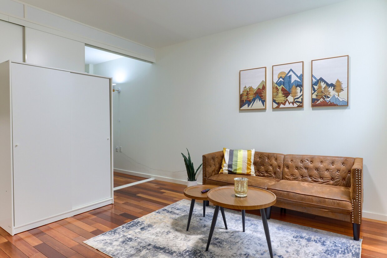 Primary Photo - 440 Richards St