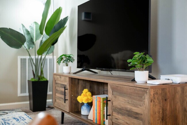 Building Photo - 2024 Shadow Creek Blvd