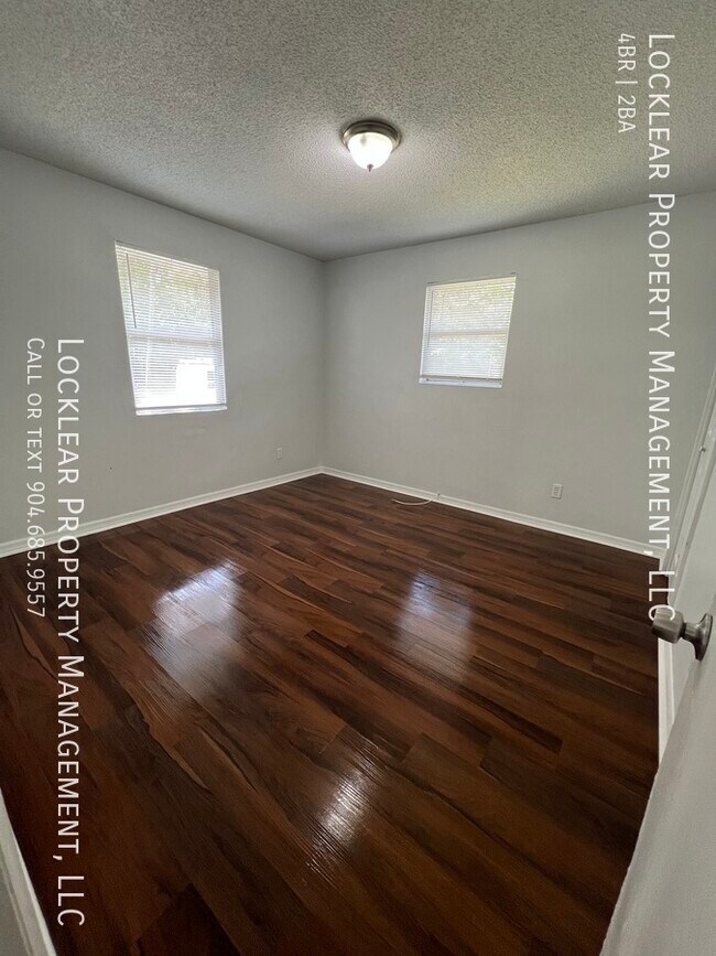 Foto del edificio - Spacious 4 bedroom home.