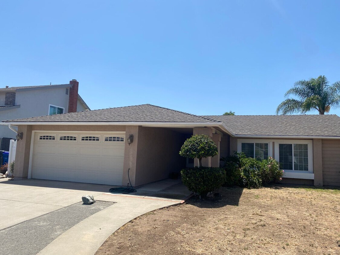 Primary Photo - 3 Bedroom Home - Centrally Located with So...