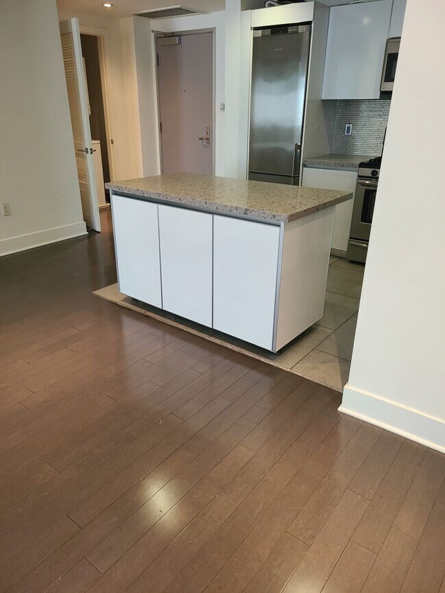 Foto del edificio - Title Live in the heart of West LA’s most iconic dining destination—Sawtelle