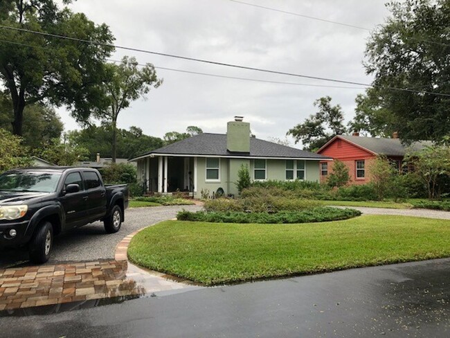 Building Photo - Cute 2 Bedroom Home in San Marco