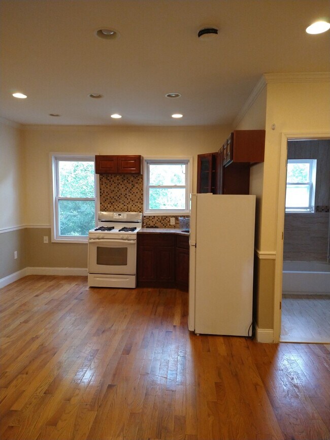 Building Photo - 9415 Forbell St
