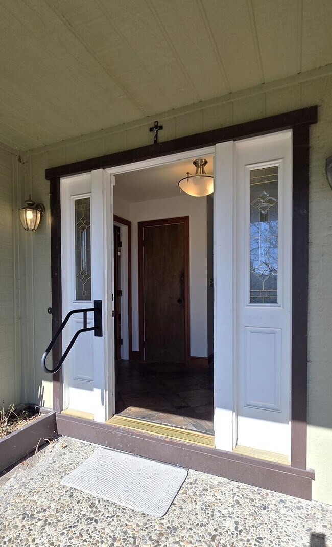 Foto del edificio - Fabulous Moraga 4bd+den/3ba Property with Stunning Views & Pool/Spa