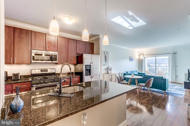 Foto del edificio - 6301 Edsall Rd