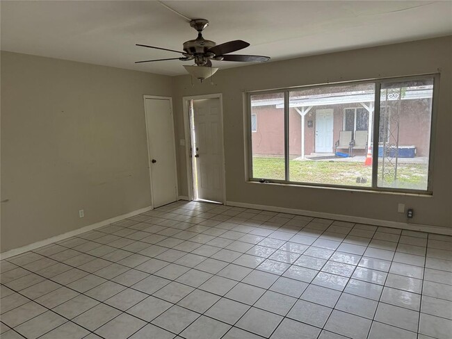 Foto del edificio - 911 SW 15th Ter