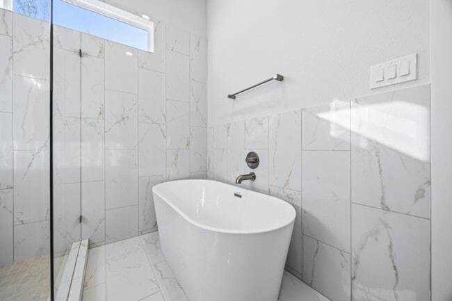 Foto del edificio - 6108 De Campo St