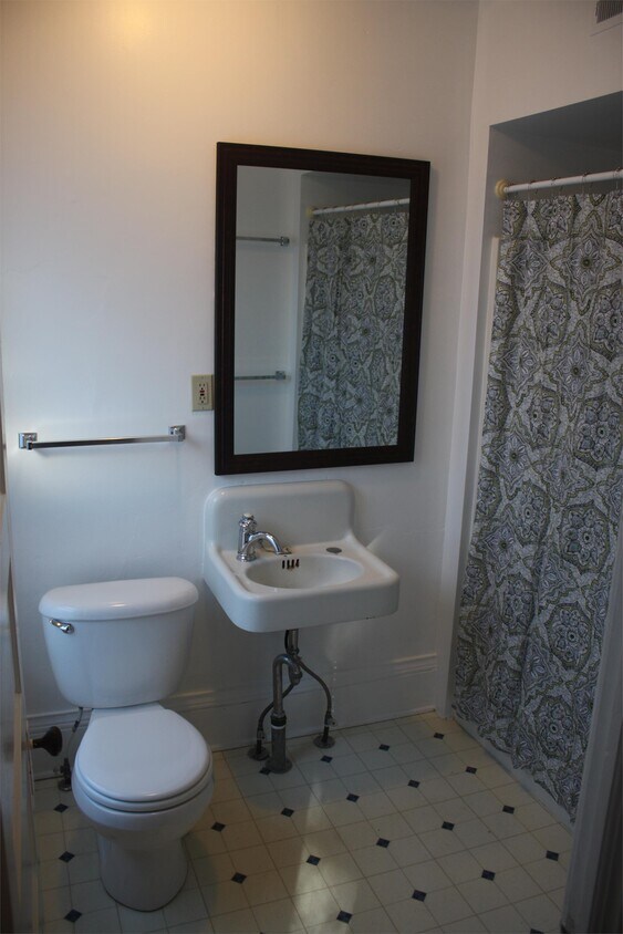 Primary Photo - 1123 Fremont Ave NW