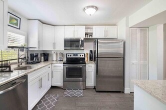 Building Photo - 915 3rd St