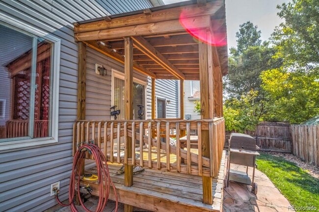 Building Photo - Spacious 3 bedroom home in the heart of Mo...